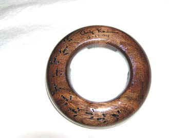 walnut D-glass3.jpg (26678 bytes)